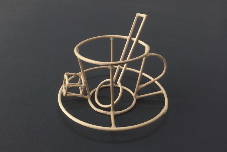 Tasse mit Zuckerw&uuml;rfel und L&ouml;ffel